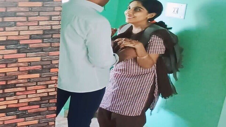 Parizadi: Indická studentka Těsná kundička šuká!