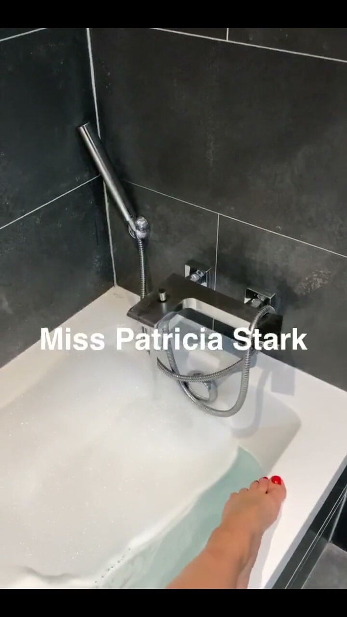 Dominatrix Miss Patricia Stark: मुझे तुम्हें चिढ़ाना और आपकी उत्तेजित आंखें देखना पसंद है