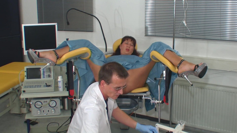 Rubber & Clinic Studio - 1ATOYS: Spekulum dan enema lahir