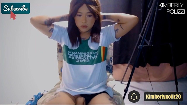Kimberly Polizzi: Waria cantik ngocok kontol besar dan muncrat