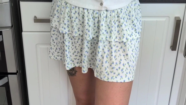 Roo Smith: 出轨人妻和邻居做爱