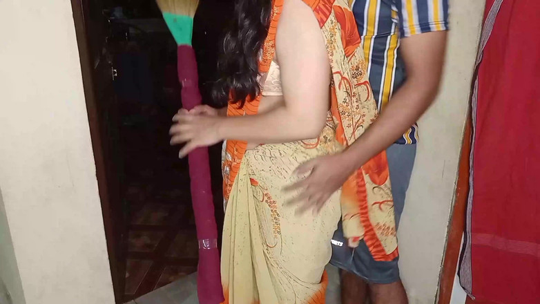 Queenrima: मेरी सौतेली मम्मी के साथ पहली बार सेक्स जबकि वह सुबह काम कर रही है पूर्ण hd Hindi