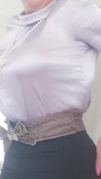 Ragazzo travestito nella privacy