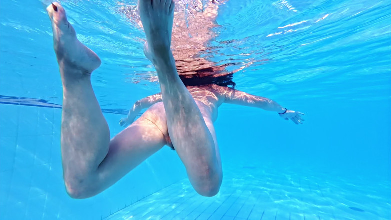 Live Naturist Nudity: Külotsuz etek