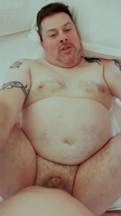 uktattooedchub74: Deliğimi parmakla sik deliğimi sik