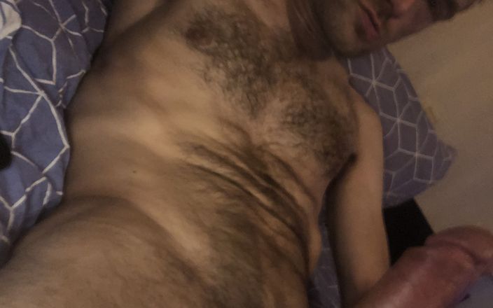 Deyan XL: Sexy nadržený chlap masturbuje pro silný výstřik