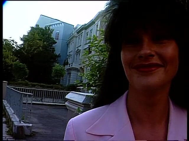 Lucky Cooch: Brunette milf making her statement
