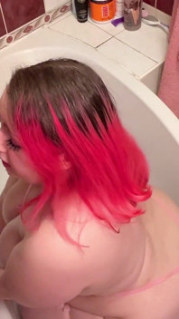 Blowjob selamba awek montel Hungary comel pada dildo realistiknya