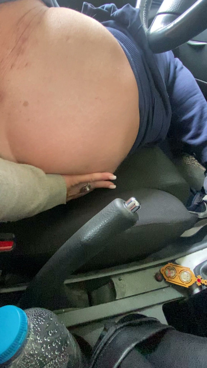 playcouple45: Dedos en su culo en el coche