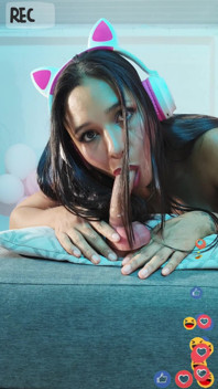 Gamer dikendalikan dengan menggunakan headphone