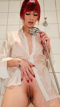 Interrassisch im Badezimmer. Darrel Deeps