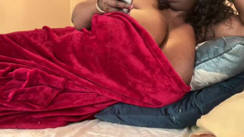 Legendary Booty Overdose: Ebony MILF Titsplay