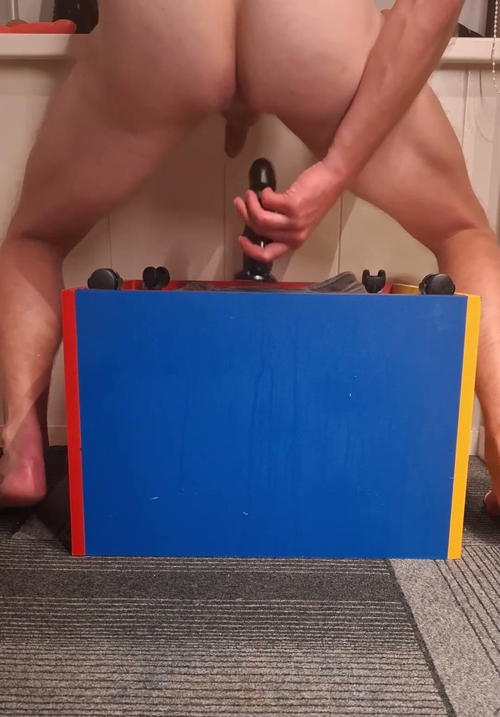 NoFace Twink X: Un twink, jeu anal en solo torride, prend un gode