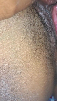 Cận cảnh âm hộ và rên rỉ khóc