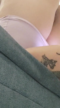 La esposa de mi vecino disfruta visitando mi apartamento