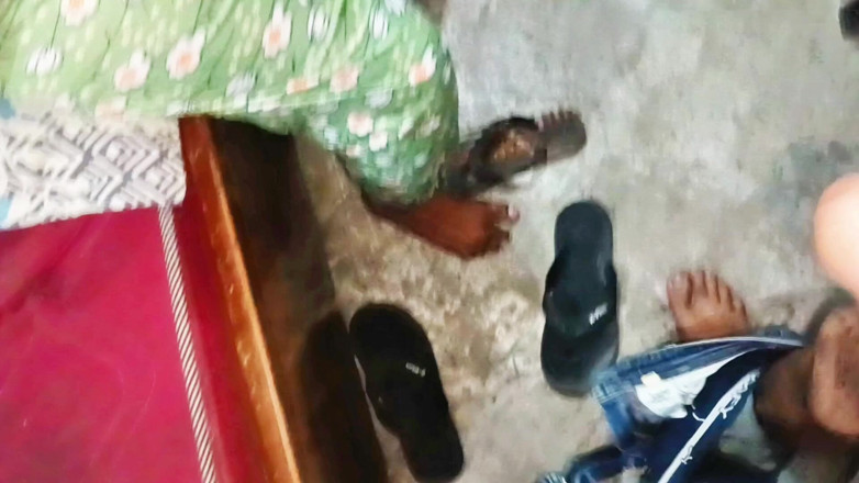 Sexy_girl_nehu: kaamuk neha bhaabhi ki tang choot ko choda aur uska...