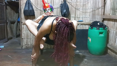 Martin13: Den vackra styvmor rider på ett ovanligt sätt och knullar...