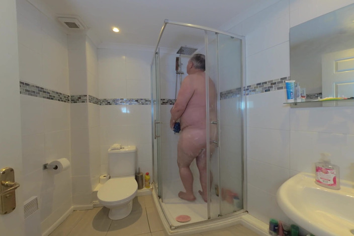 Solo Male VR180 Billy the Bear: Vr180 Getting Soapy in the Shower