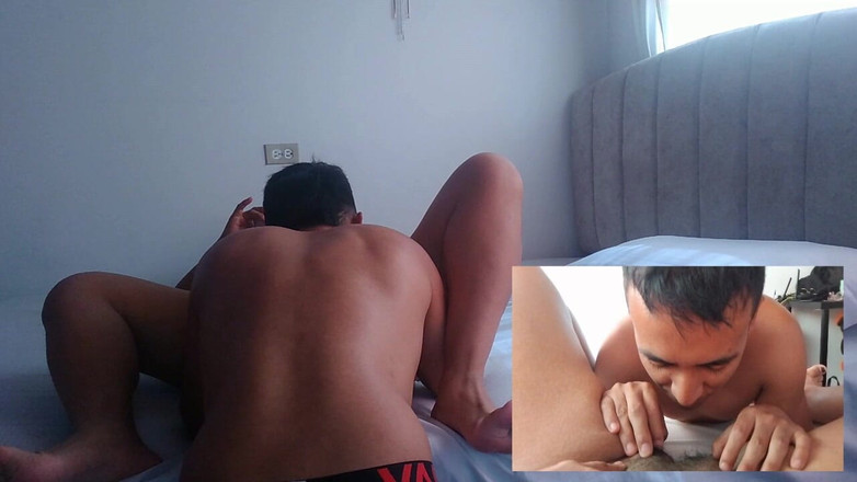 Hot Strawberry: La figa squirta nella bocca di un uomo latino