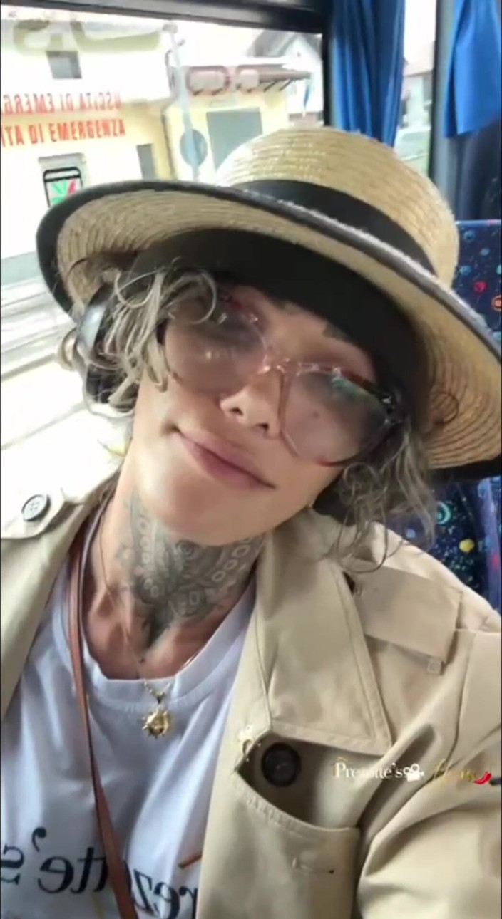 Prezottes_House: Co za wytrysk, lol Sabrina daje dobry wytrysk w autobusie,...