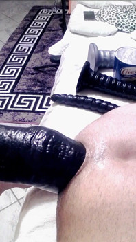 Monsterdildo's en vuistneuken op de nieuwe schommel