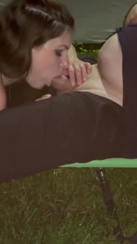 luca è riposata in giardino ma lexi non riesce a restare le mani e la bocca del suo cazzo