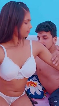 Indyjska gorąca seks gwiazda porno Sanjana i Raj Sex Porno Wideo z ogromnym 8-calowym kutasem
