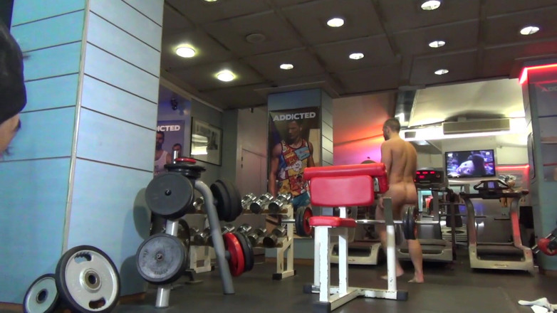 Ridley Dovarez | Gaysight: Dia mengongkek rakan sebiliknya di gim