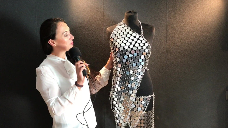 Amalie von Stein: Chainmail приміряє дизайн Luna від ero chains