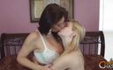 Charlee Chase: Charlee Chase et Amber font leur première fois lesbien !