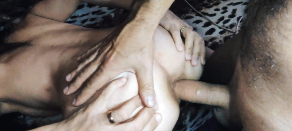 Hotlia: Un étudiant se fait sodomiser par son prof après les cours