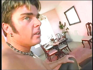 Fuck me Hard: Une MILF brune au cul incroyable se fait pénétrer par...