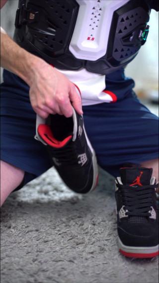 Sneakersmax98: Jordan Retro Iv 스니커즈를 신고 안에 사정하기
