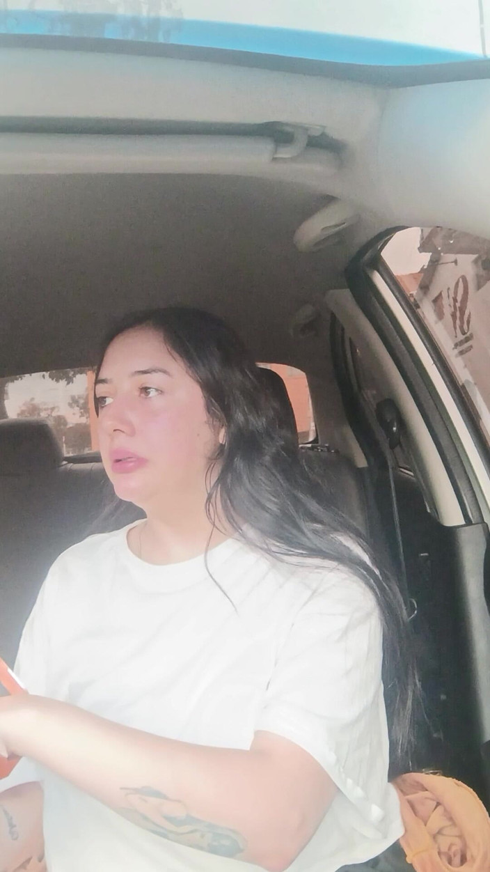 Golden domme: Äta i bilen