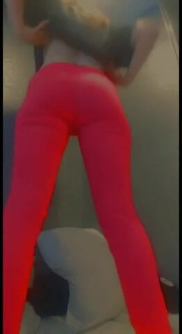 Lolafuccbunny: Lolafuccbunny tachinând pula în colanți roz sexy