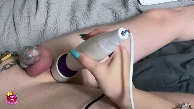 Mistress_BJQueen: 贞操笼挤奶到射精在避孕套里