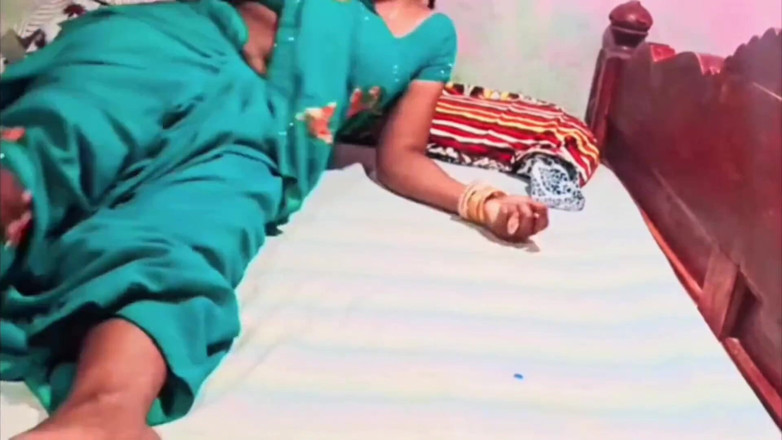 Puja bhabhi hot: Kongkek katil gaya doggy