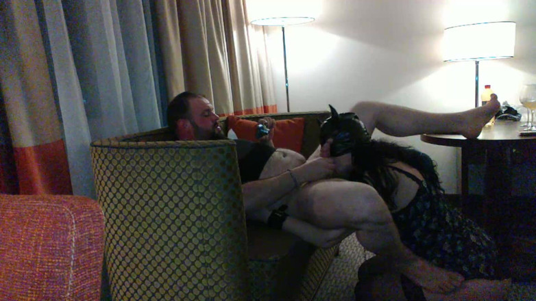 Toilet Mommy: Po Prostu Użyj Ich Gardła, a Następnie Spust Na Twarzy