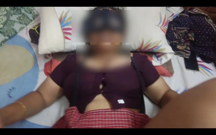 Black &amp; white desicat: Бенгальская горячая жена Visaakaa занимается грубым сексом со своим бывшим бойфрендом на кровати
