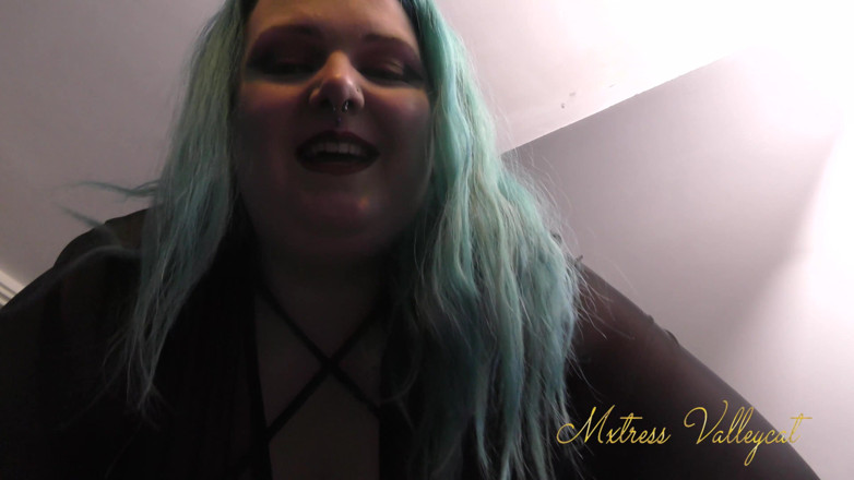 Mxtress Valleycat: Under my feet POV