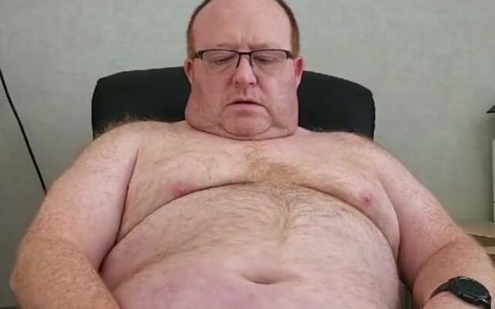 Daddysmudge: Дрочит на работе и кончает с большой порцией спермы