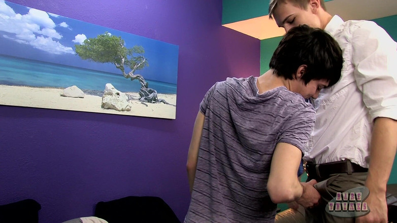 Bare Twinks: Poupe a vara, mime o gêmeo!