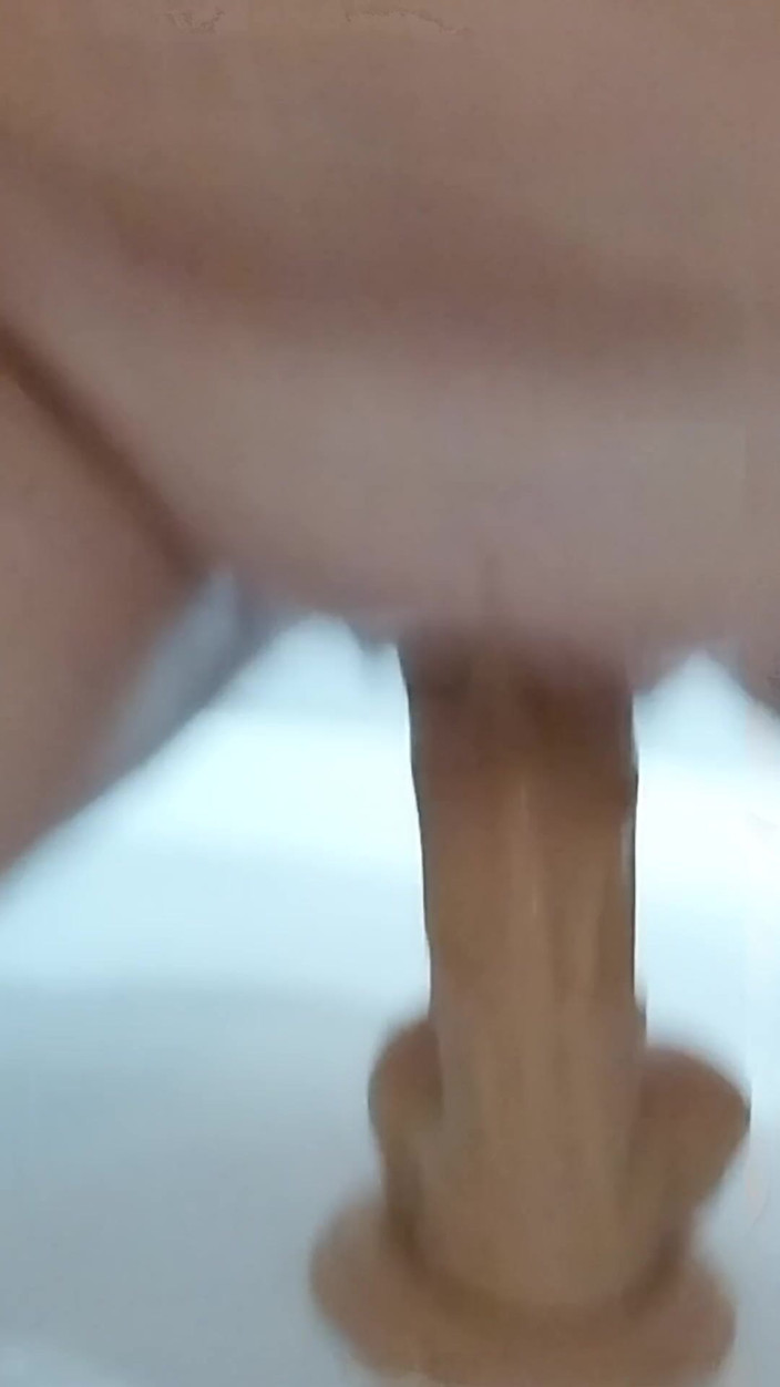 VPVelkov: MILF and Dildo