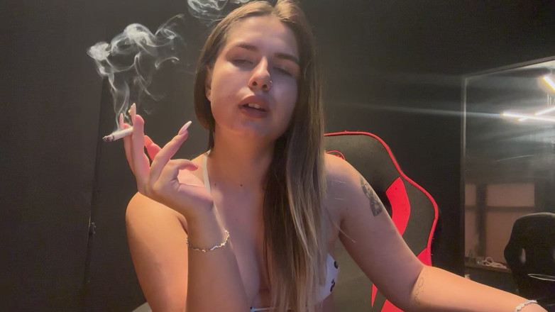 NipsAndStrips: Your Perfect Blondie Smokes in Bra