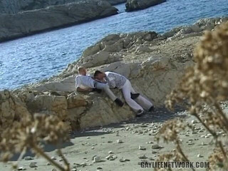 Gay Life Network: Twink runter am strand gefickt