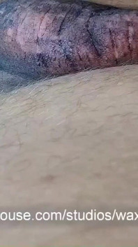 Fa arte del corpo intimo ad un ragazzo