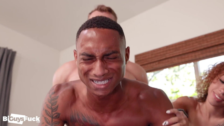 Bi Guys Fuck: Damn! All American Body Builder Pounds MMF Bi Hot Sex!
