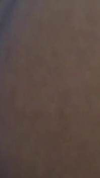 Poté, co viděl nahou sexy desi dívku sám v hotelu, měl s ní chlap z pokojové služby sex