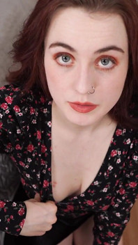 Tette con piercing vivace - JOI