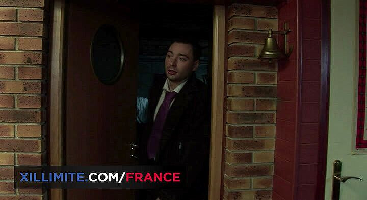 Made In France: Seks sengit dengan ibu tiri kawan